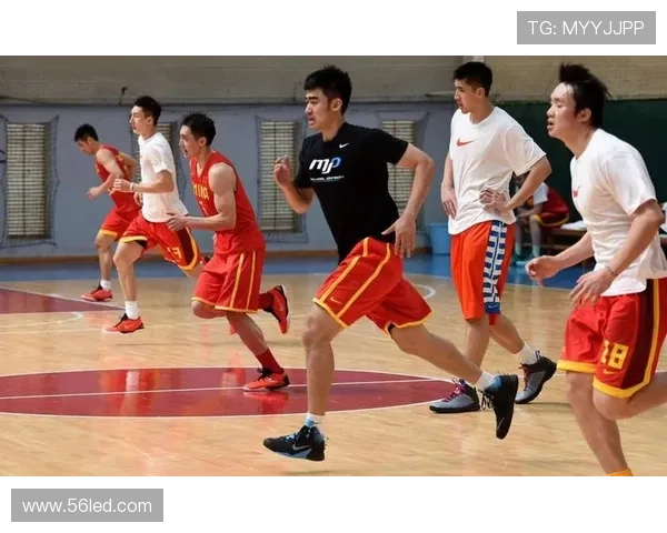 陈家政忆往昔与陶汉林合影 期待同场竞技